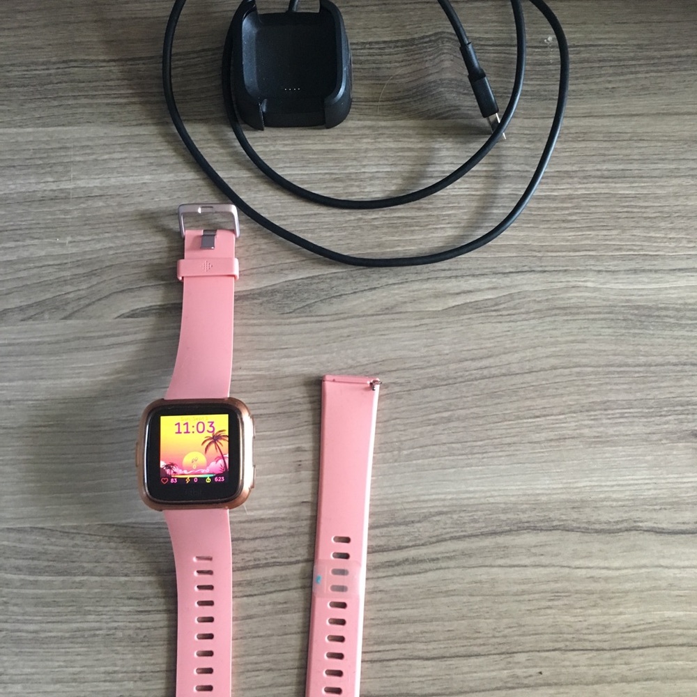Rose Gold FitBit Versa (1st Gen) - original bands